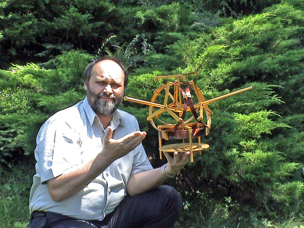 Wilhelm Mohorn mit Modell